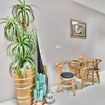 Pats Garden With Mini Cinema, Projector ألكمار