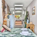 Pats Garden With Mini Cinema, Projector شقة ألكمار