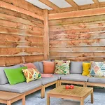 شقة Pats Garden With Mini Cinema, Projector