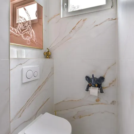 Pats Garden With Mini Cinema, Projector * Alkmaar