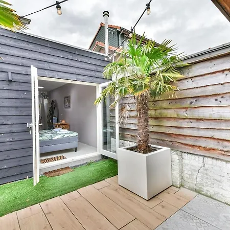 شقة Pats Garden With Mini Cinema, Projector *