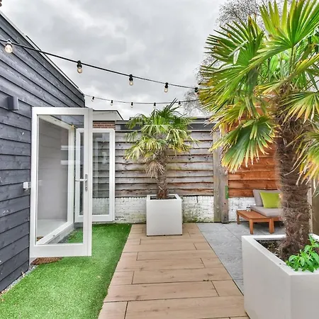 Apartamento Pats Garden With Mini Cinema, Projector Alkmaar