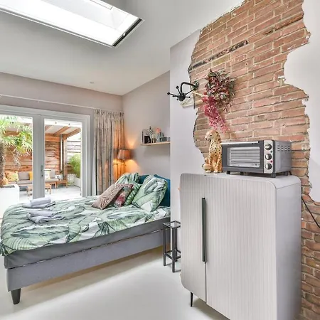 Pats Garden With Mini Cinema, Projector Apartamento *