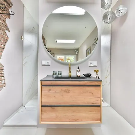 Pats Garden With Mini Cinema, Projector Apartamento Alkmaar