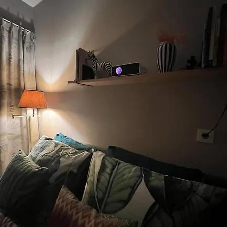 Pats Garden With Mini Cinema, Projector Alkmaar