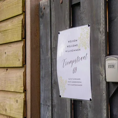 Pats Garden With Mini Cinema, Projector *