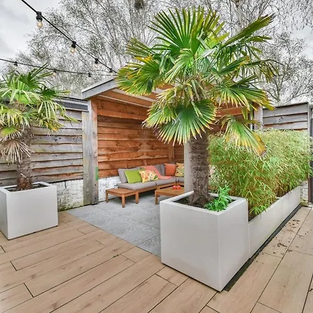 Pats Garden With Mini Cinema, Projector Alkmaar