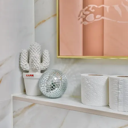 Pats Garden With Mini Cinema, Projector