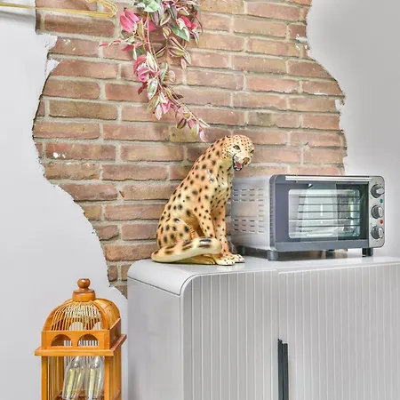 Pats Garden With Mini Cinema, Projector *