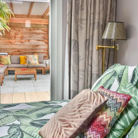 Pats Garden With Mini Cinema, Projector Apartamento