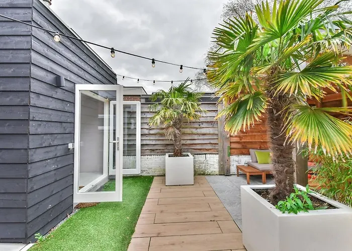 Appartement Pats Garden With Mini Cinema, Projector Alkmaar