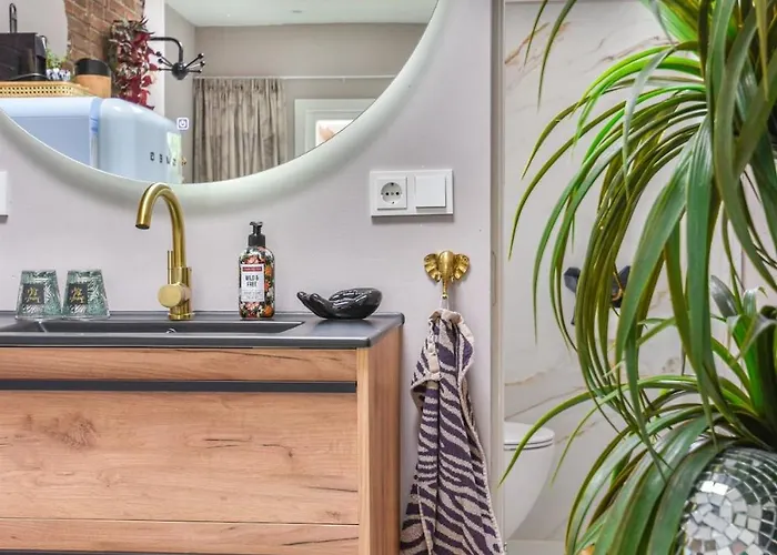 Pats Garden With Mini Cinema, Projector Appartement *