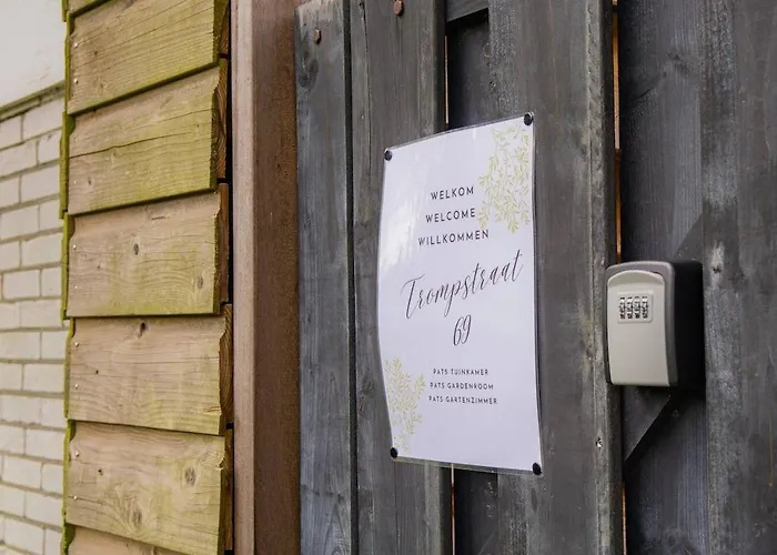 Pats Garden With Mini Cinema, Projector *