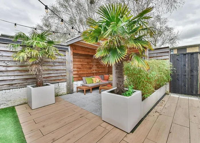 Pats Garden With Mini Cinema, Projector Alkmaar