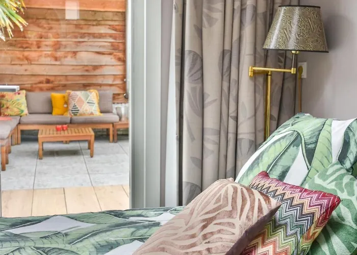 Pats Garden With Mini Cinema, Projector Appartement